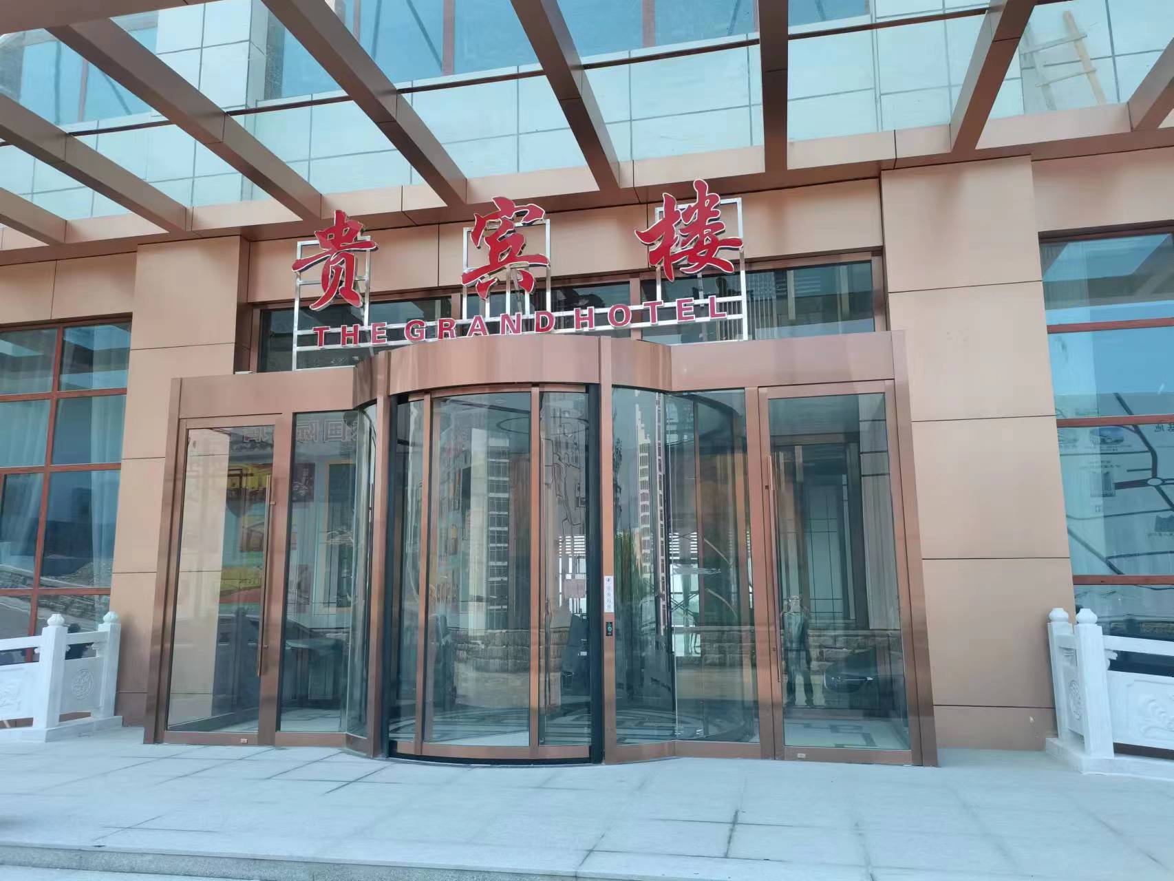 朗榮萬(wàn)杰大酒店兩翼旋轉(zhuǎn)門